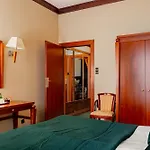 Meduza & Szálloda 3*